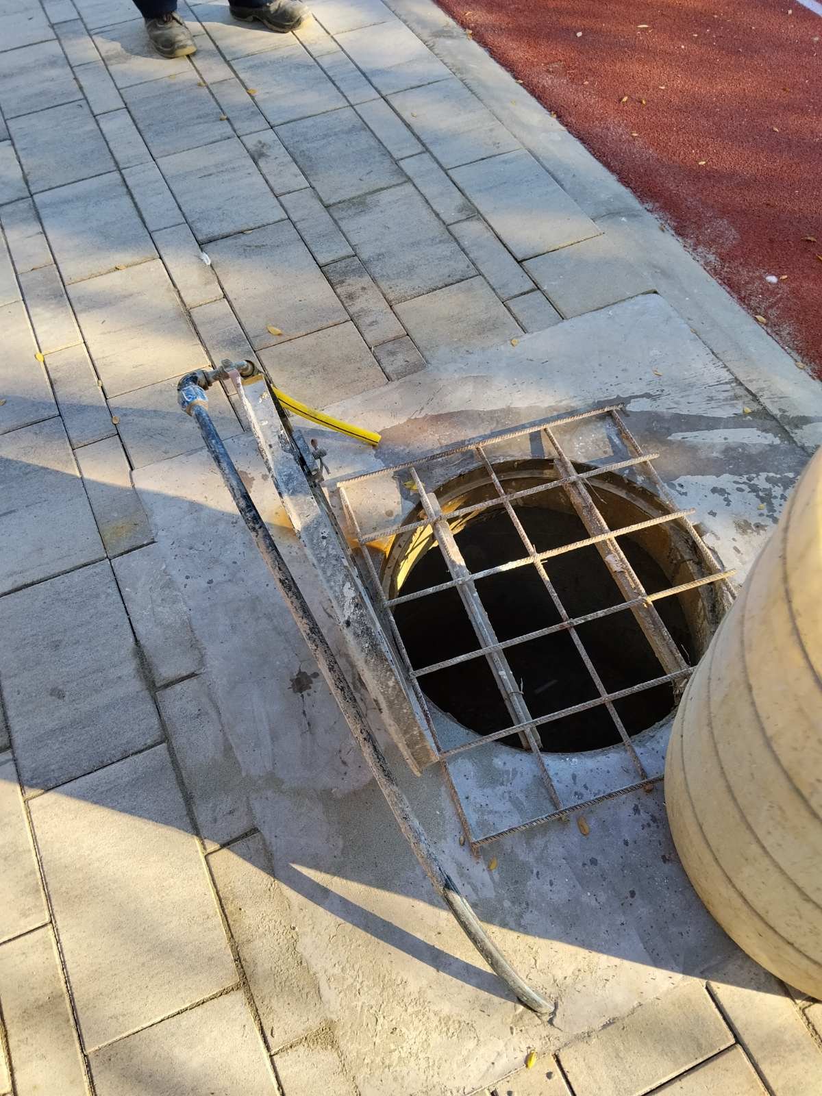 Pregled pristupnog otvora i odvoda.