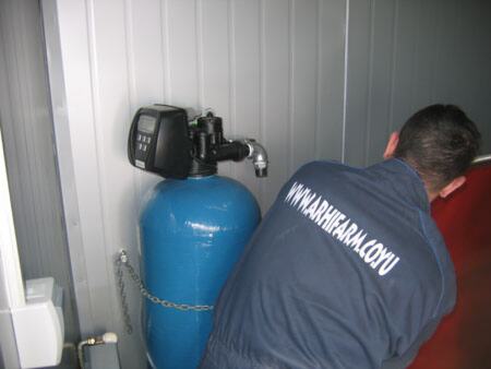 Instaliran uređaj za omekšavanje vode na benzinskoj stanici — snimak 1 od 4
