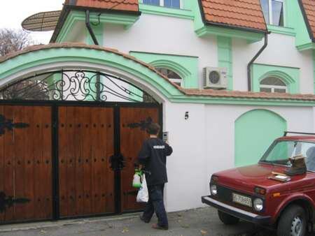 Suzbijanje mačjih buva u stambenom prostoru — snimak 1 od 2