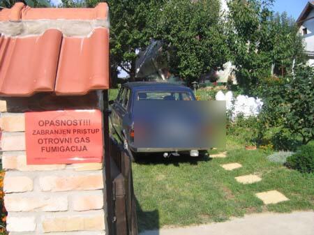 Gasna dezinsekcija ksilofagnih insekata (fumigacija) drvene konstrukcije vikendice — snimak 2 od 11