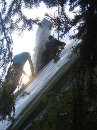 Gasna dezinsekcija ksilofagnih insekata (fumigacija) drvene konstrukcije vikendice — snimak 10 od 11