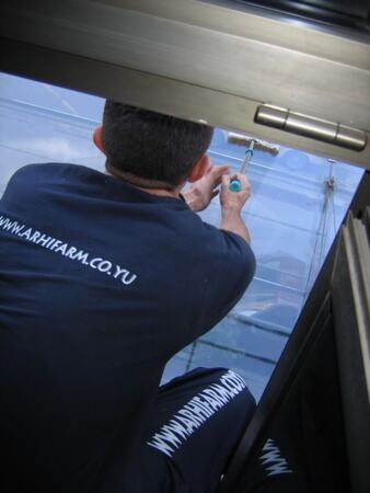 Sanitarno pranje poslovnih prostorija banke — snimak 3 od 4