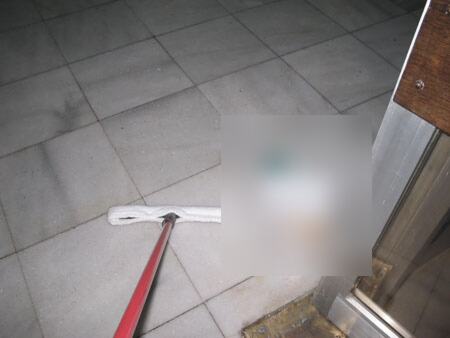 Generalno čišćenje, dezinfekcija, poliranje i voskiranje mermera poslovnog prostora produkcijske kuće — snimak 4 od 4