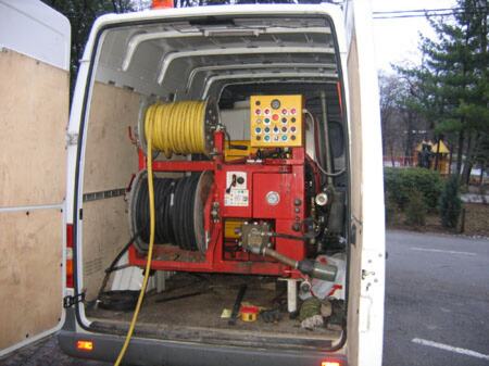 Čišćenje kanalizacione mreže waterjet-om — snimak 1 od 2