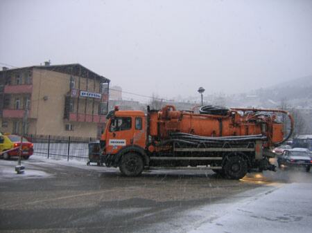 Mehaničko čišćenje i sanitarno pranje fekalne i atmosferske gradske kanalizacije — snimak 2 od 18
