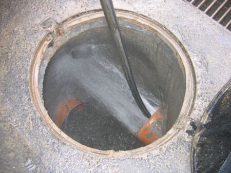 Mehaničko čišćenje i sanitarno pranje fekalne i atmosferske gradske kanalizacije — snimak 14 od 18