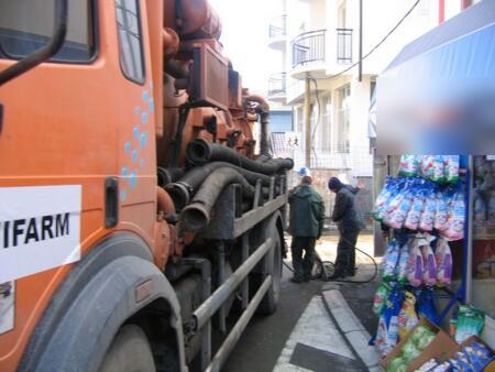 Mehaničko čišćenje i sanitarno pranje fekalne i atmosferske gradske kanalizacije — snimak 15 od 18