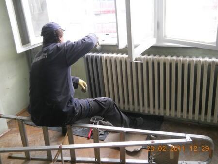 Farbanje stolarije, radijatora i gelendera — snimak 8 od 20