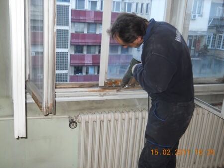 Farbanje stolarije, radijatora i gelendera — snimak 15 od 20
