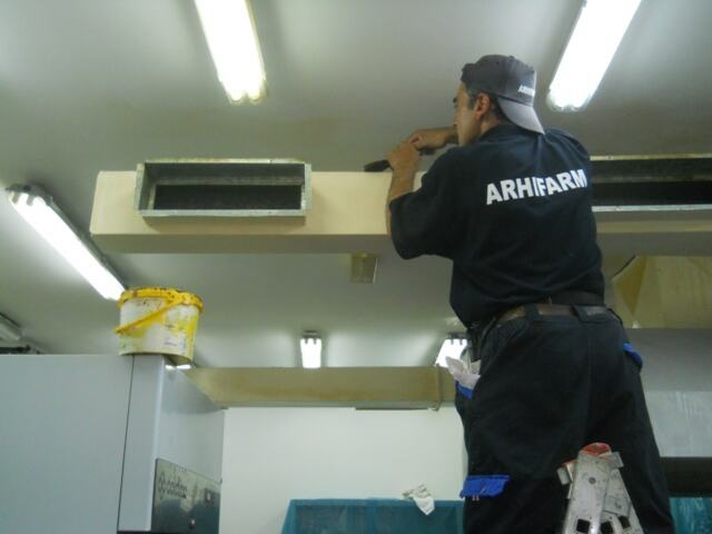 Čišćenje masnih ventilacija u restoranu ishrane — snimak 5 od 27