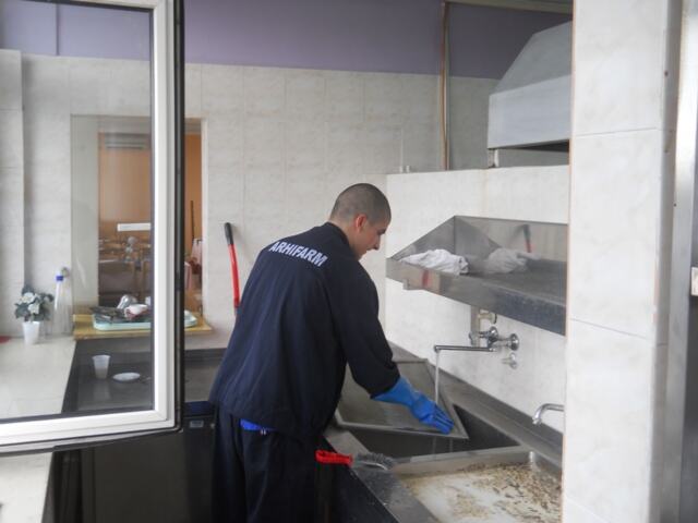 Čišćenje masnih ventilacija u restoranu ishrane — snimak 25 od 27