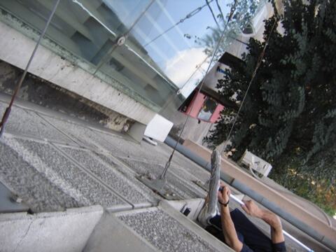 Čišćenje staklenih površina poslovnih prostorija — snimak 19 od 20